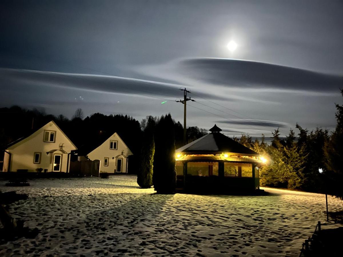 Domki Nad Stawem Uherce Uherce Mineralne  Exterior foto