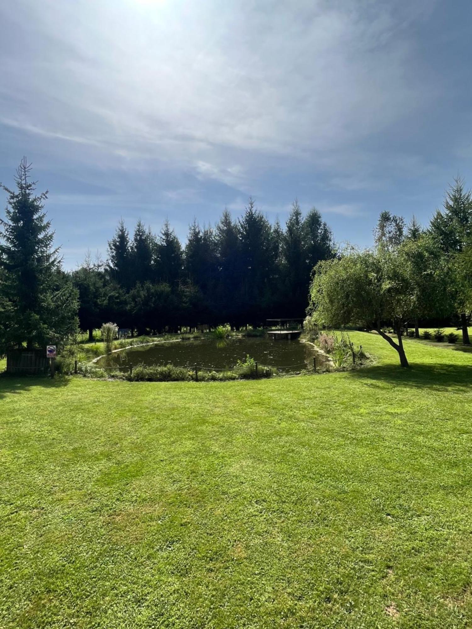 Domki Nad Stawem Uherce Uherce Mineralne  Exterior foto