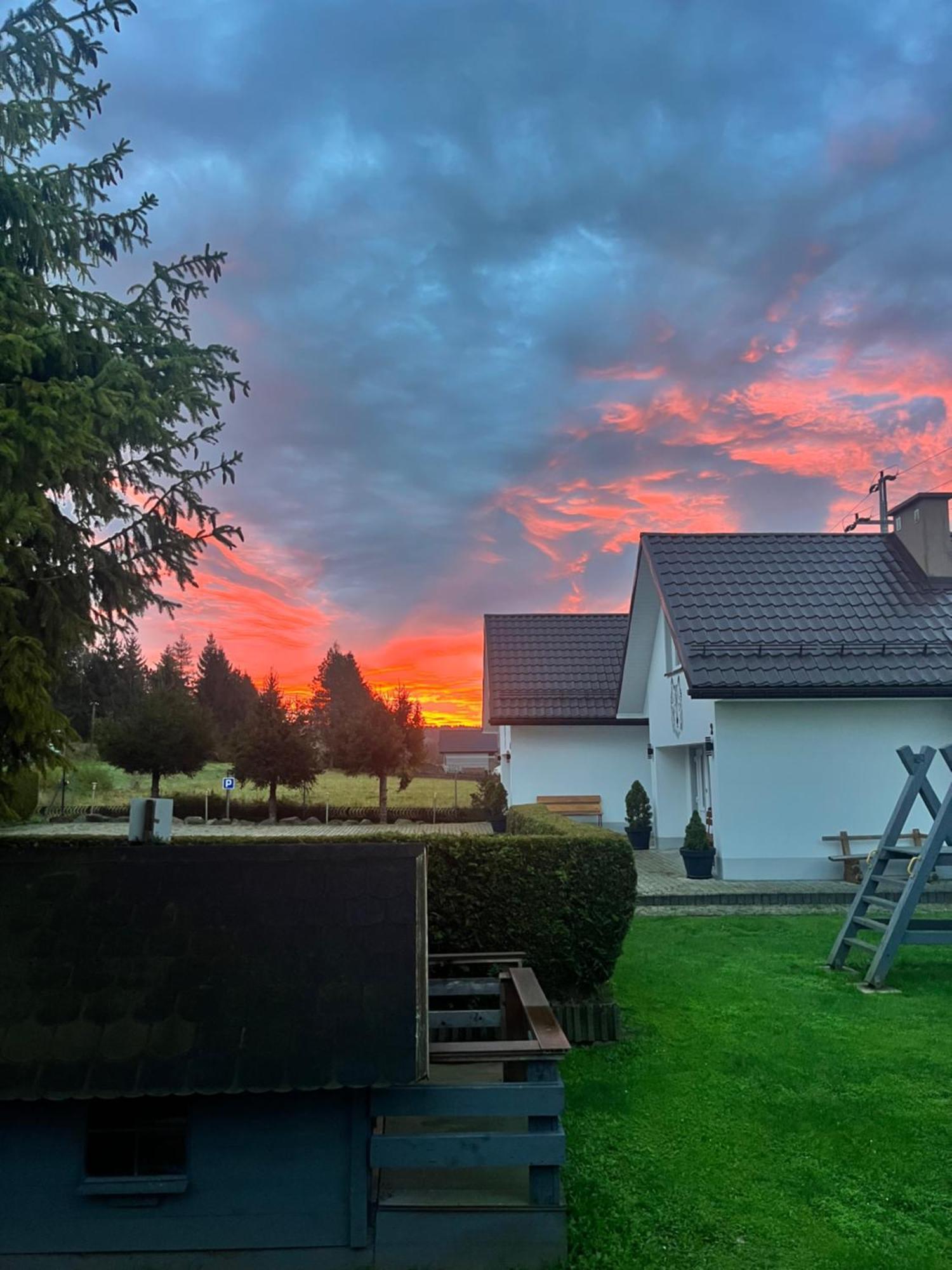 Domki Nad Stawem Uherce Uherce Mineralne  Exterior foto